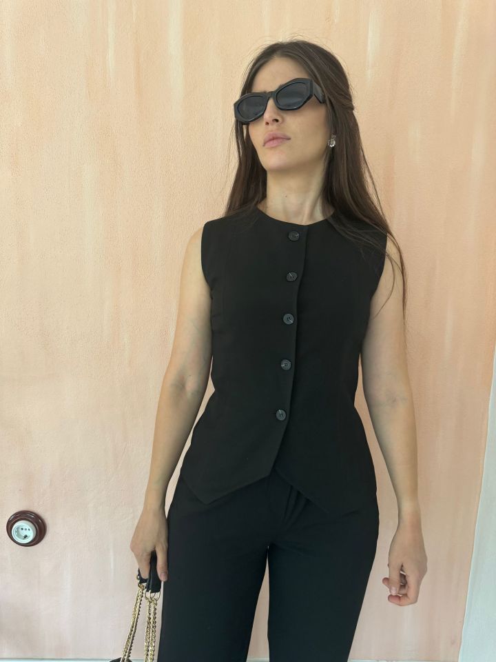 Siyah Yelekli İkili Takım