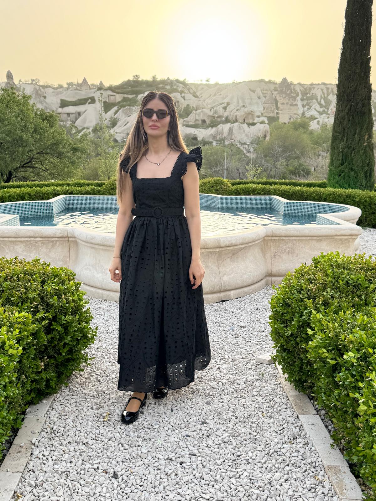 Siyah Fistolu Kemer Detaylı Elbise