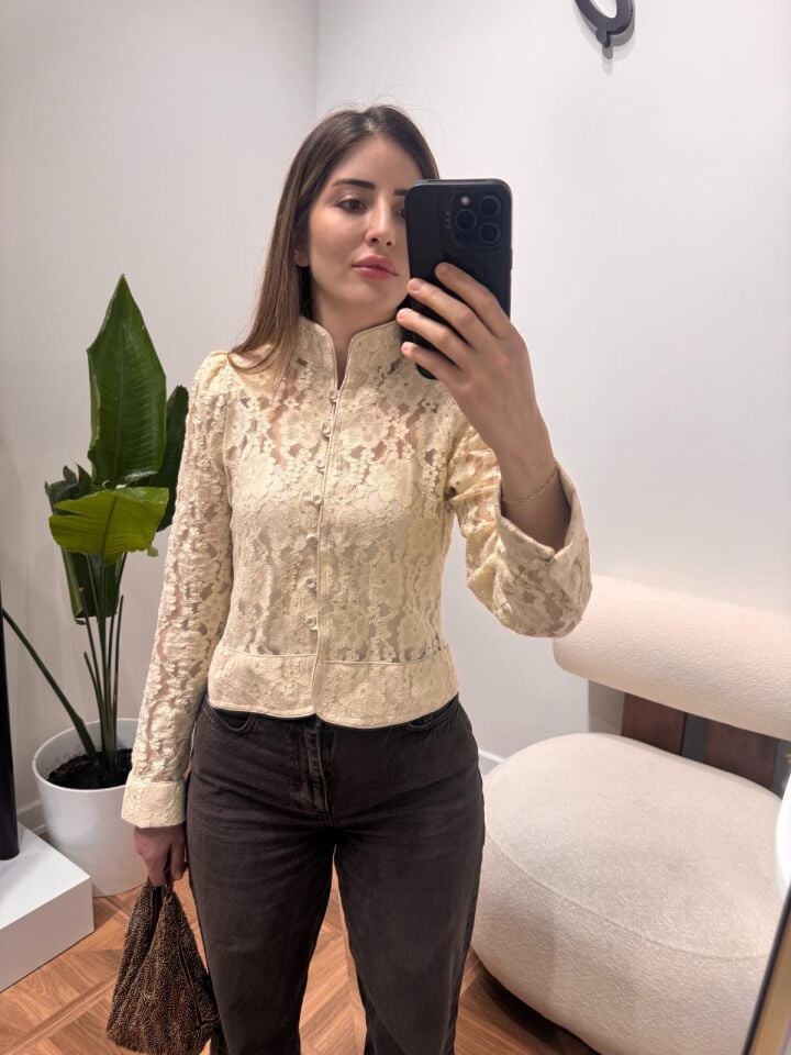 Krem Dik Yaka Dantelli Ceket