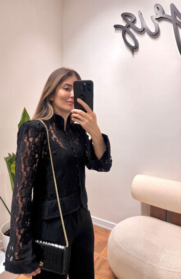 Siyah Dik Yaka Dantelli Ceket