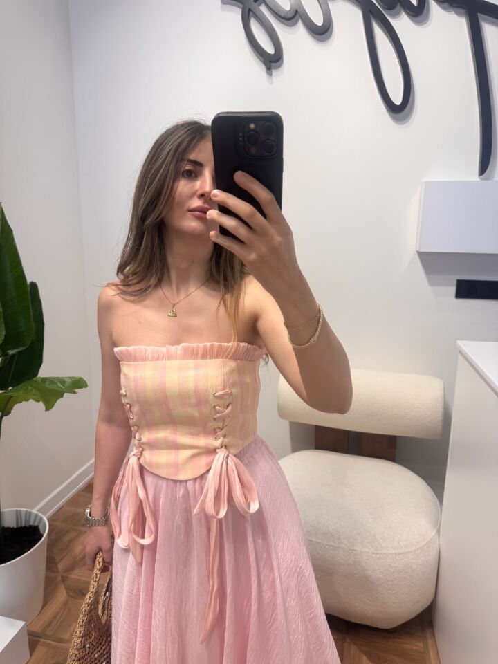 Pembe Pötikare Büstiyer