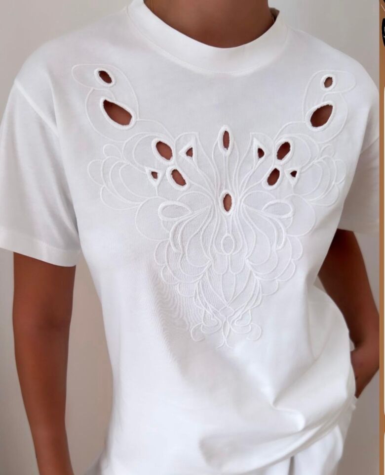 Beyaz Delikli  Tshirt
