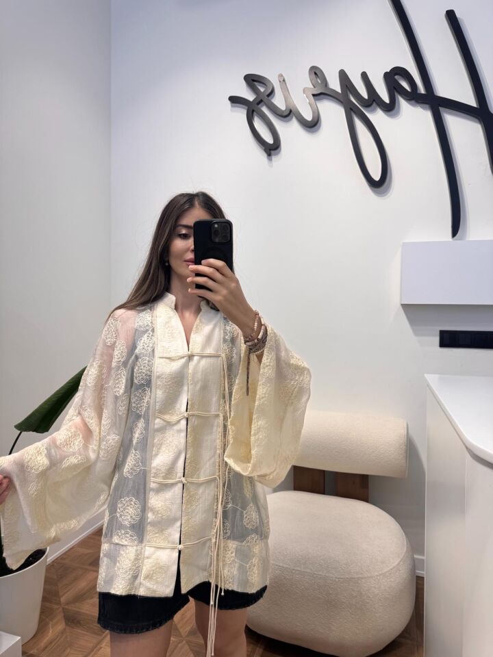 Krem İşlemeli Kimono
