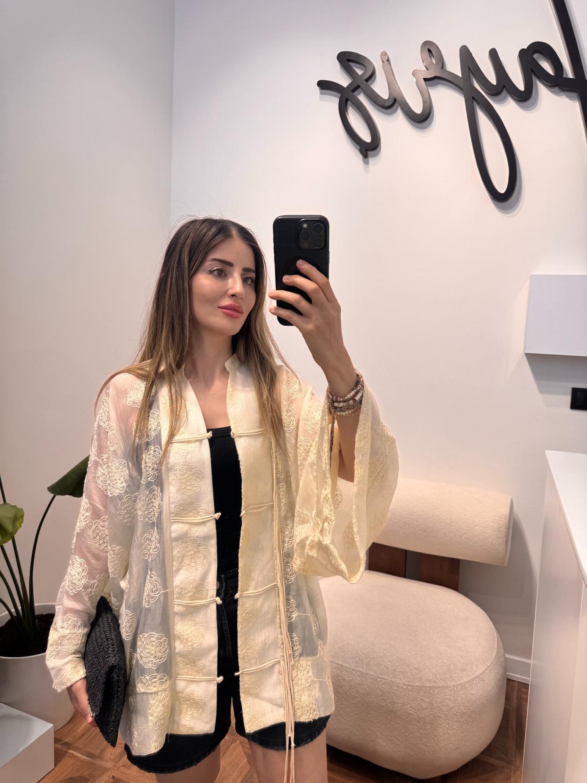 Krem İşlemeli Kimono